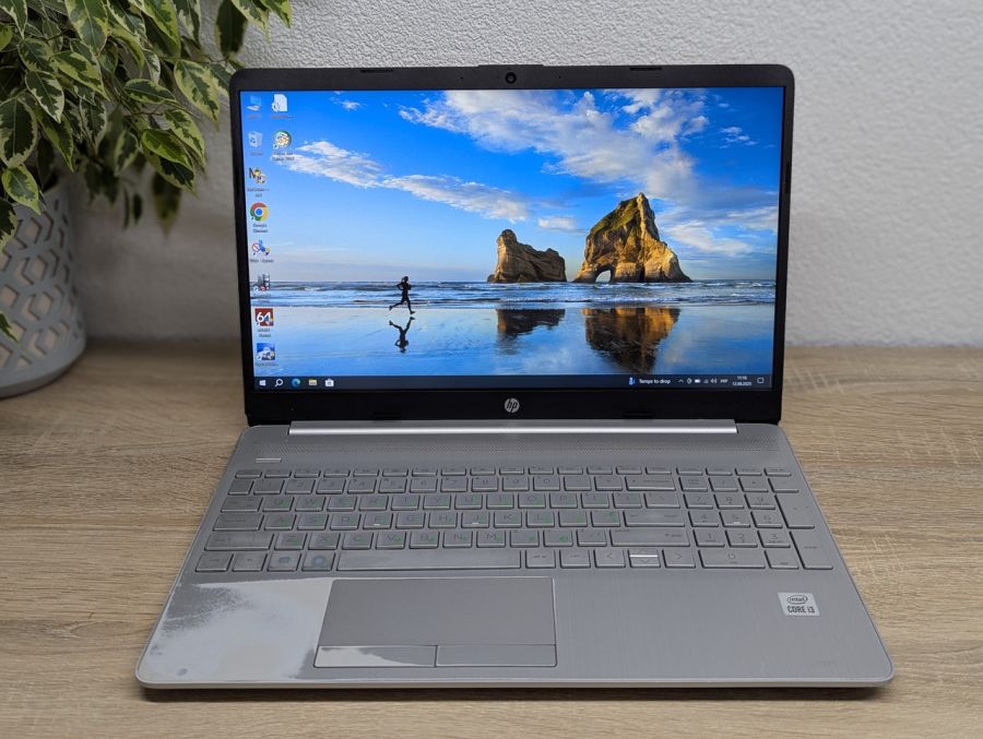 Уцінка! Ноутбук Б/В HP Laptop 15, Intel Core i3-10110U, DDR4 16 GB, SSD 256GB, 15.6" Full HD