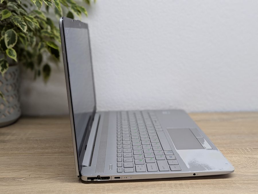 Уцінка! Ноутбук Б/В HP Laptop 15, Intel Core i3-10110U, DDR4 16 GB, SSD 256GB, 15.6" Full HD