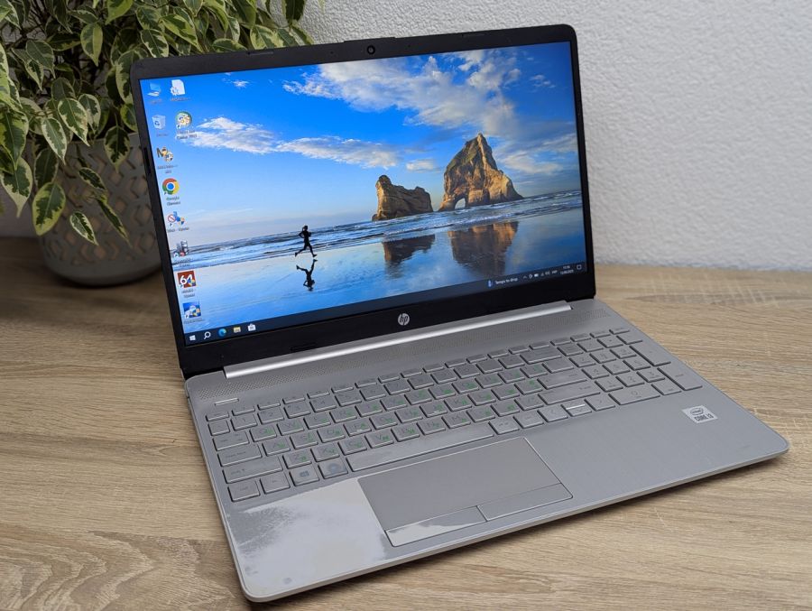 Уцінка! Ноутбук Б/В HP Laptop 15, Intel Core i3-10110U, DDR4 16 GB, SSD 256GB, 15.6" Full HD