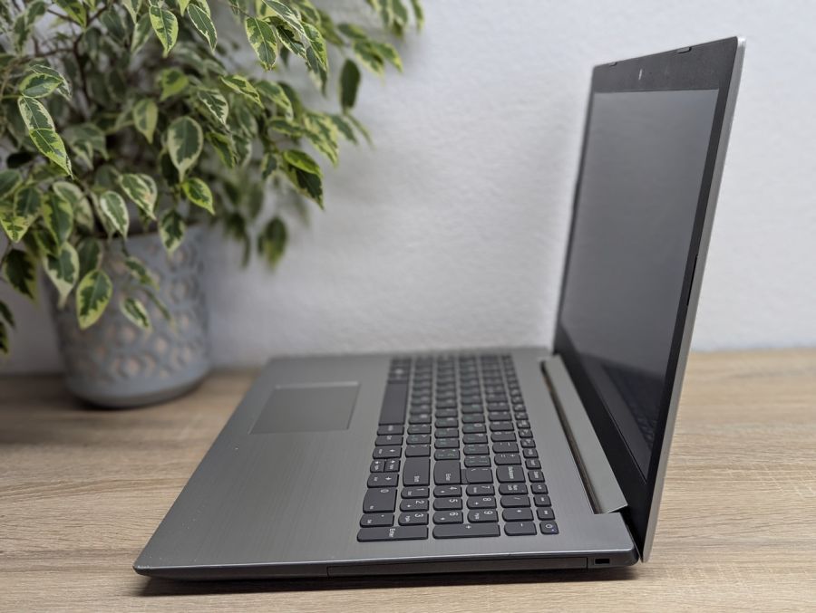 Ноутбук Б/В Lenovo 330-15IKB, Intel Core i5-8250U, DDR4 12GB, SSD 256GB, 15" Full HD