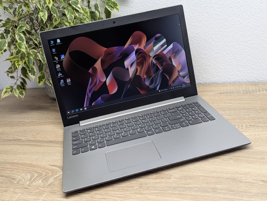Уцінка! Ноутбук Б/В Lenovo 330-15IKB, Intel Core i5-8250U, DDR4 12 GB, SSD 256GB, 15" Full HD