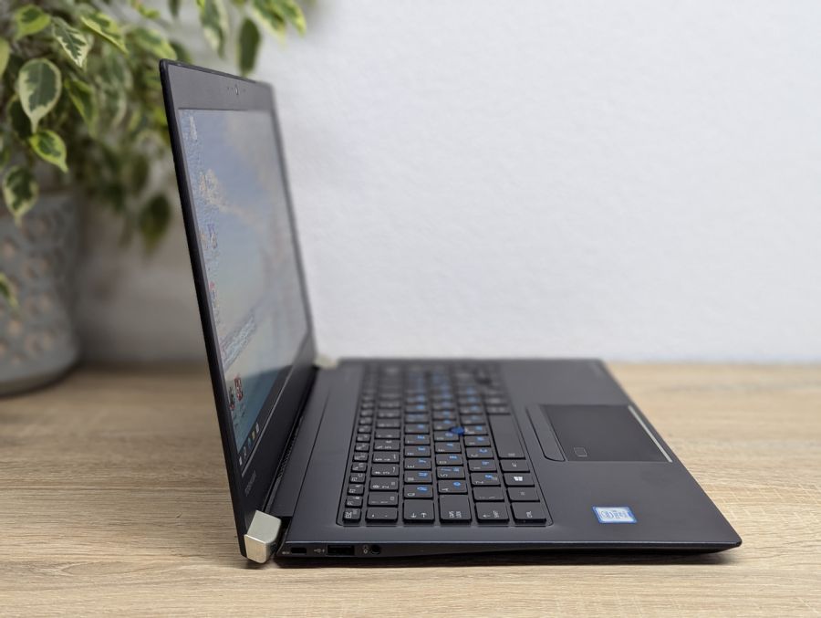 Ноутбук Б/В Toshiba Portege X30-D, Intel Core i5-7300U, DDR4 8 GB, SSD 128GB, 13" Full HD Сенсор