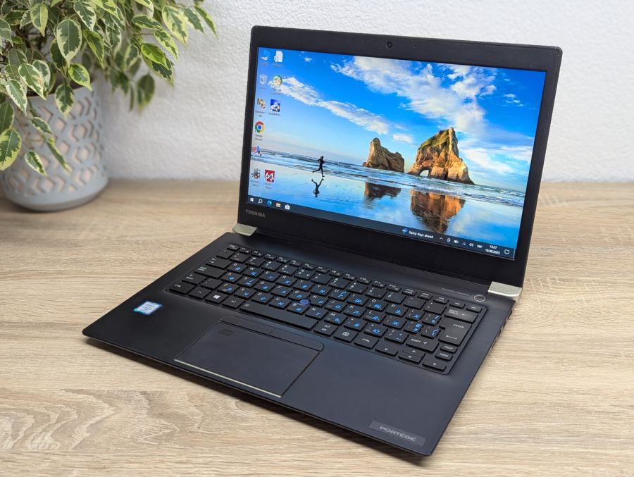 Ноутбук Б/В Toshiba Portege X30-D, Intel Core i5-7300U, DDR4 16 GB, SSD 256GB, 13" Full HD Сенсор