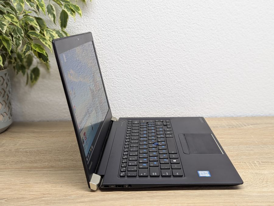 Ноутбук Б/В Toshiba Portege X30-D, Intel Core i5-7300U, DDR4 16 GB, SSD 256GB, 13" Full HD Сенсор
