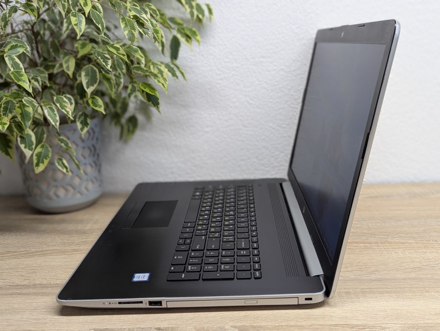 Уцінка! Ноутбук Б/В HP Laptop, Intel Core i3-7020U, DDR4 8 GB, SSD 128GB, 17" HD