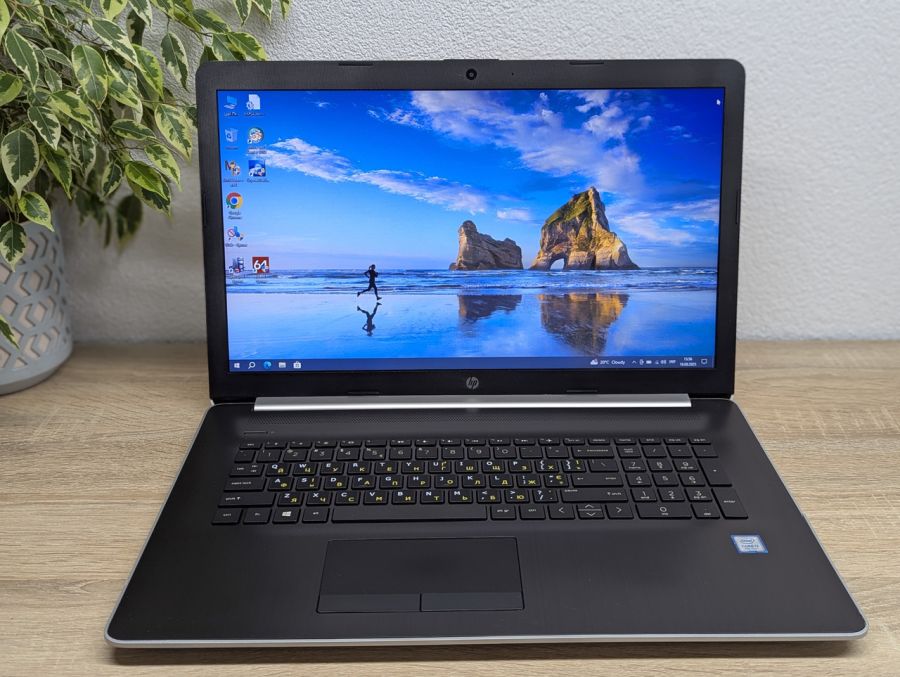 Ноутбук Б/В HP Laptop, Intel Core i3-7020U, DDR4 8GB, SSD 128GB, 17" HD