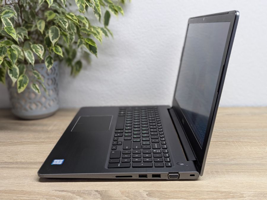 Уцінка! Ноутбук Б/В Dell P62F, Intel Core i5-7200U, DDR4, SSD 256GB, 15" Full HD