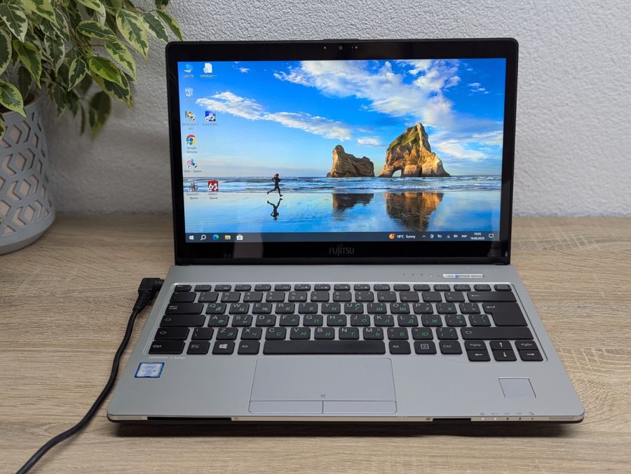Ноутбук Б/В Fujitsu S936, Intel Core i5-6300U, DDR4 8 GB, SSD 128GB, 13" Full HD Сенсор