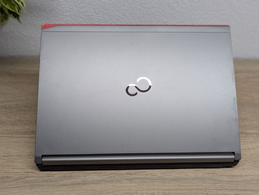 Уцінка! Ноутбук Б/В Fujitsu E736, Intel Core i5-6300U, DDR4 8 GB, SSD 256GB, 13" Full HD