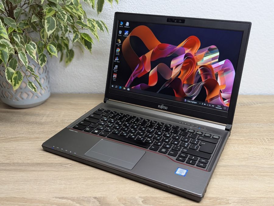 Уцінка! Ноутбук Б/В Fujitsu E736, Intel Core i5-6300U, DDR4 8 GB, SSD 256GB, 13" Full HD