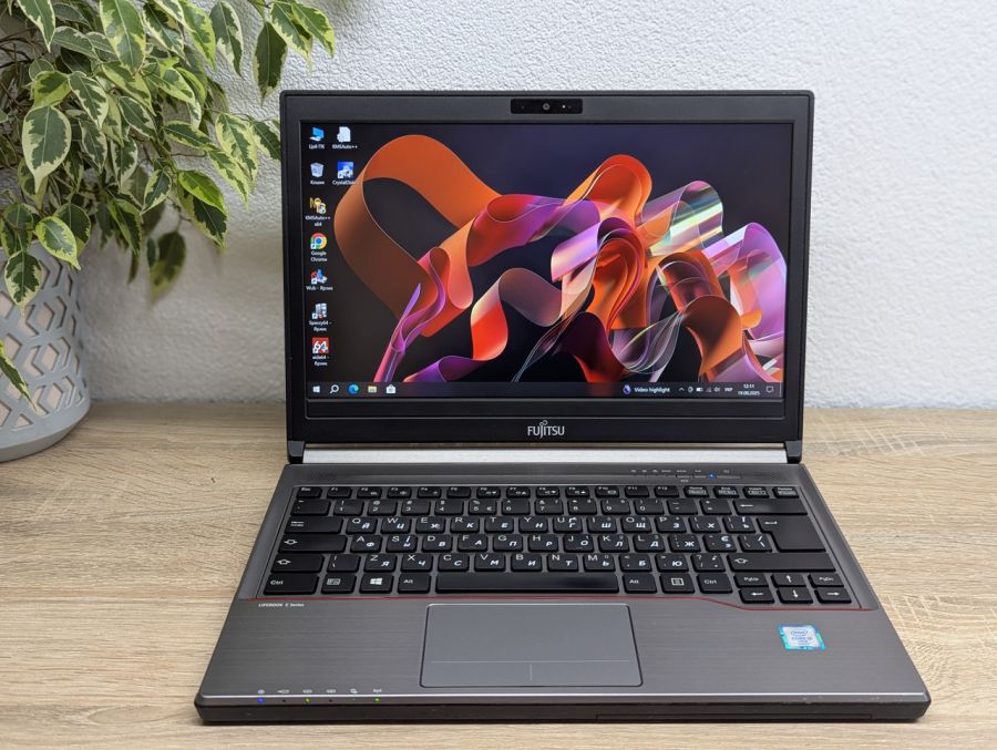 Уцінка! Ноутбук Б/В Fujitsu E736, Intel Core i5-6300U, DDR4 8 GB, SSD 256GB, 13" Full HD
