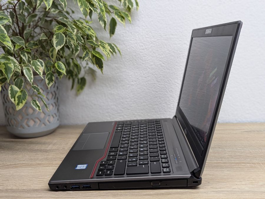 Уцінка! Ноутбук Б/В Fujitsu E736, Intel Core i5-6300U, DDR4 8 GB, SSD 256GB, 13" Full HD