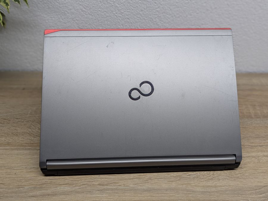 Уцінка! Ноутбук Б/В Fujitsu E736, Intel Core i5-6300U, DDR4 8 GB, SSD 256GB, 13" Full HD