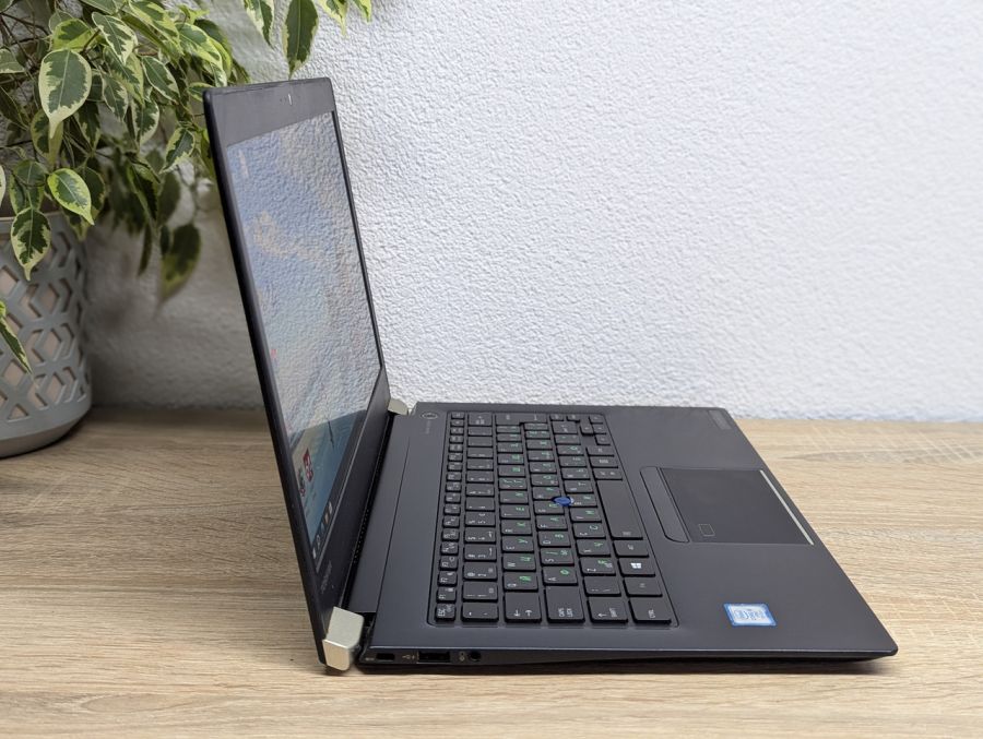 Ноутбук Б/В Toshiba Portege X30-D, Intel Core i5-7300U, DDR4 8 GB, SSD 256GB, 13" Full HD Сенсор