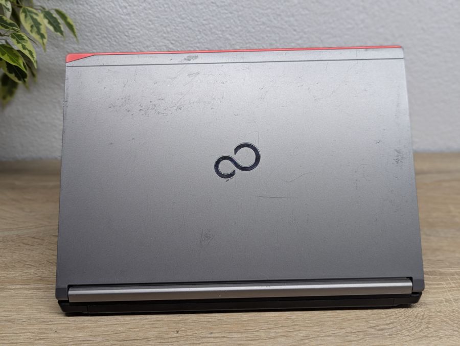 Ноутбук Б/В Fujitsu E736, Intel Core i5-6300U, DDR4 8GB, SSD 256GB, 13" Full HD