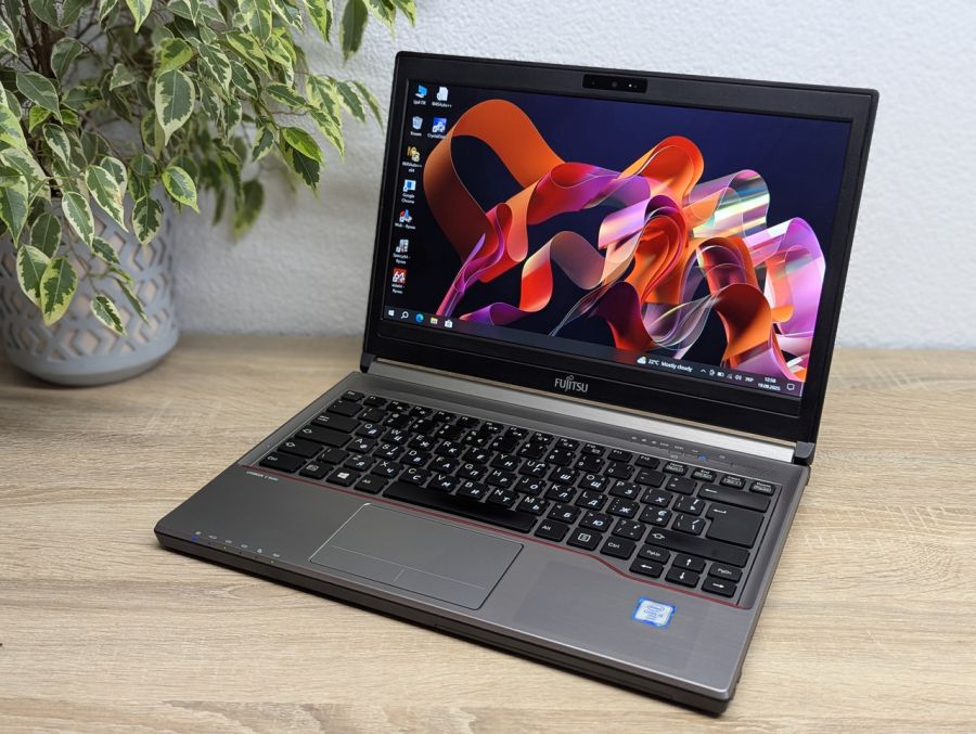 Ноутбук Б/В Fujitsu E736, Intel Core i5-6300U, DDR4 8GB, SSD 256GB, 13" Full HD