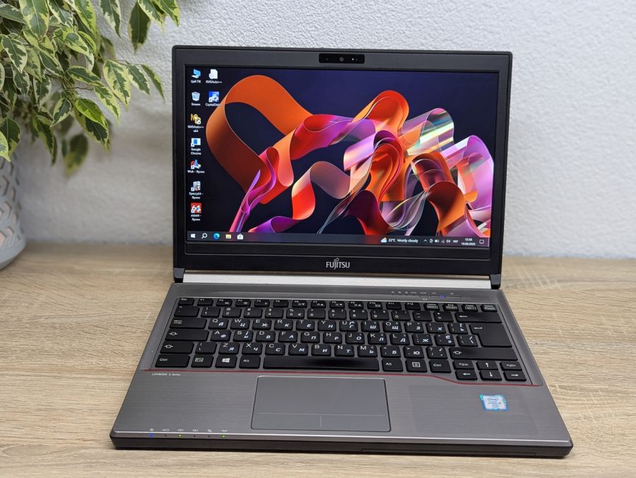 Уцінка! Ноутбук Б/В Fujitsu E736, Intel Core i5-6300U, DDR4 8 GB, SSD 256GB, 13" Full HD