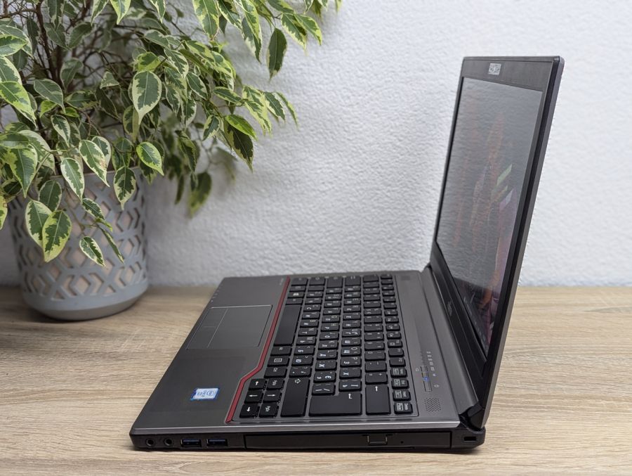 Ноутбук Б/В Fujitsu E736, Intel Core i5-6300U, DDR4 8GB, SSD 256GB, 13" Full HD