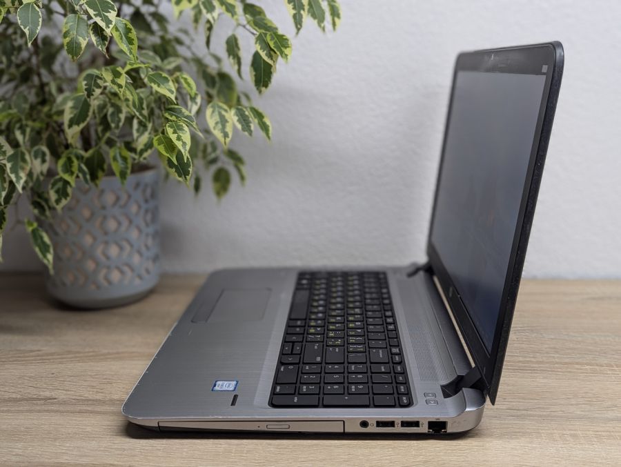 Уцінка! Ноутбук Б/В HP ProBook 450 G3, Intel Core i5-6200U, DDR3 8 GB, SSD 256GB + SSD 1TB, 15.6" HD
