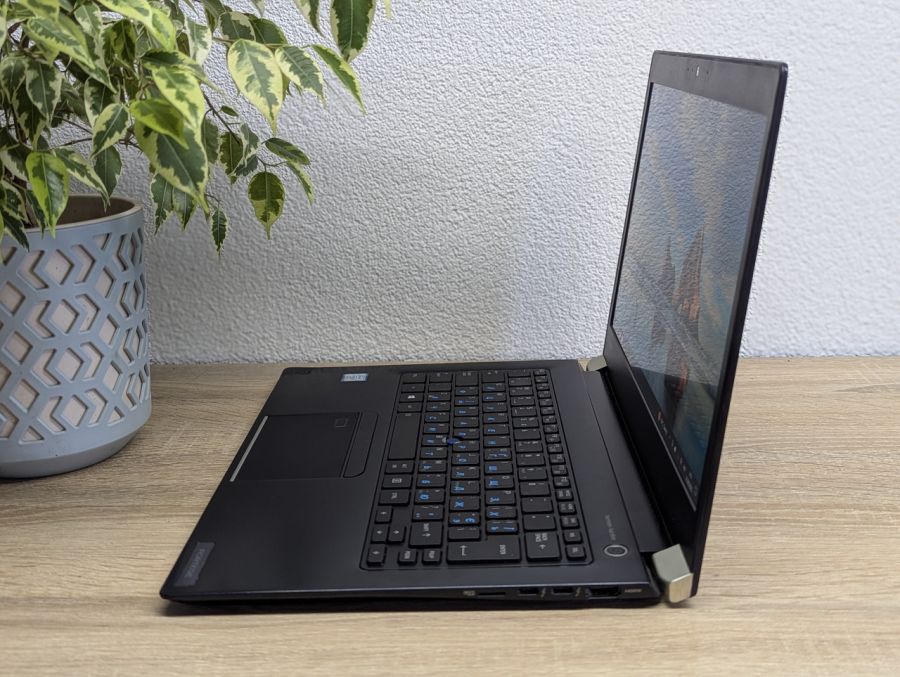 Уцінка! Ноутбук Б/В Toshiba Portege X30-D, Intel Core i5-7300U, DDR4 8 GB, SSD 128GB, 13" Full HD Сенсор