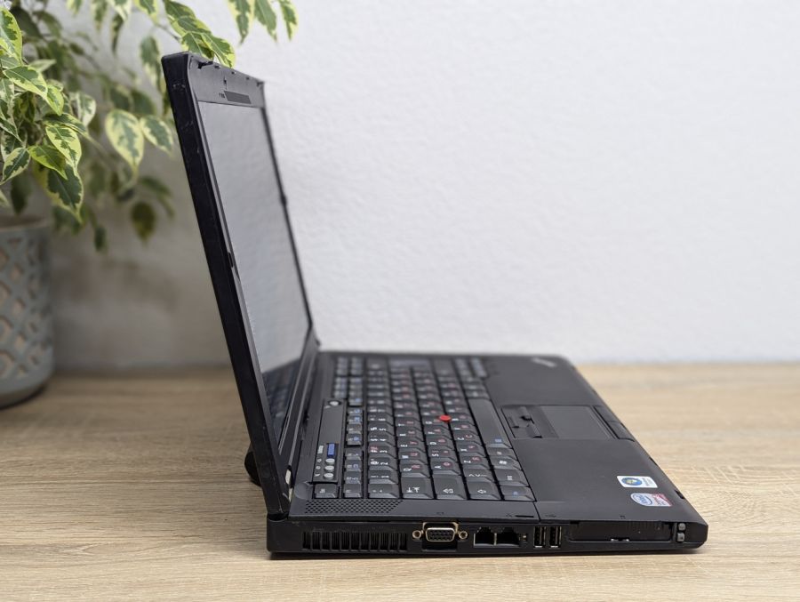 Уцінка! Ноутбук Б/В Lenovo T400, Intel Core 2 Duo T9400, DDR3 8 GB, SSD 128GB, Intel standard VGA Graphics, 14"