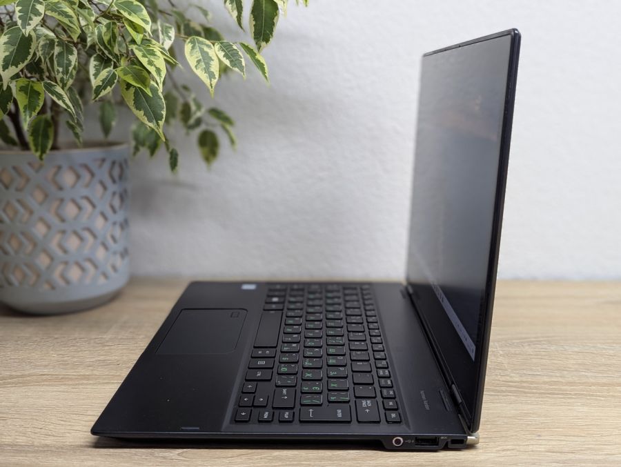Ноутбук Б/В Toshiba Portege X20W-E, Intel Core i5-8350U, DDR3 16 GB, SSD 256GB, 12.5" Full HD Сенсор