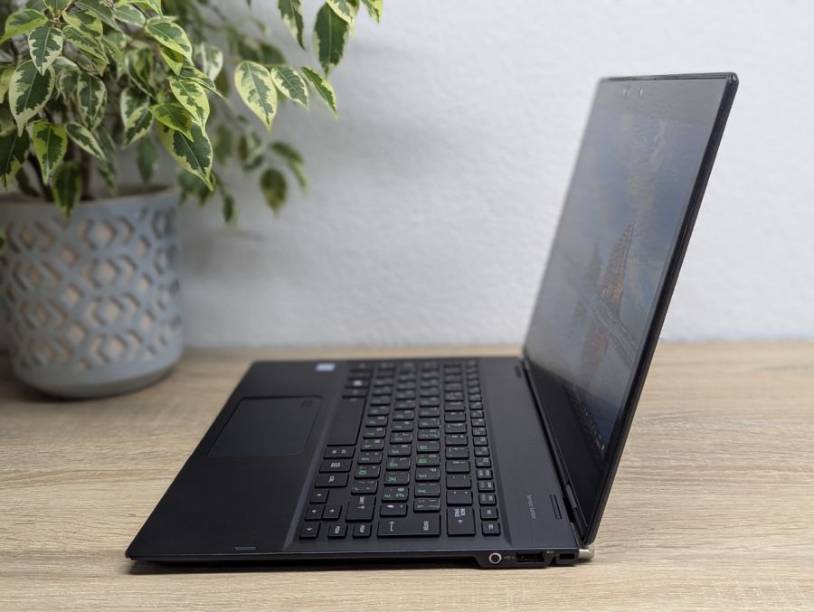 Уцінка! Ноутбук Б/В Toshiba Portege X20W-E, Intel Core i5-8350U, DDR3 16 GB, SSD 256GB, 12.5" Full HD Сенсор