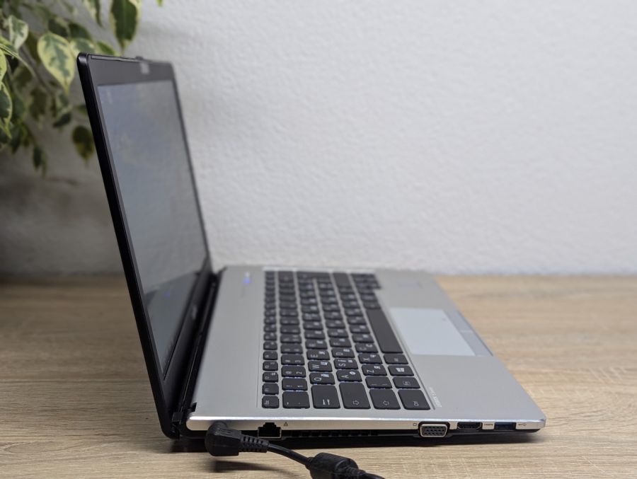 Ноутбук Б/В Fujitsu S935, Intel Core i5-5200U, DDR3 8 GB, SSD 128GB, 13" Full HD