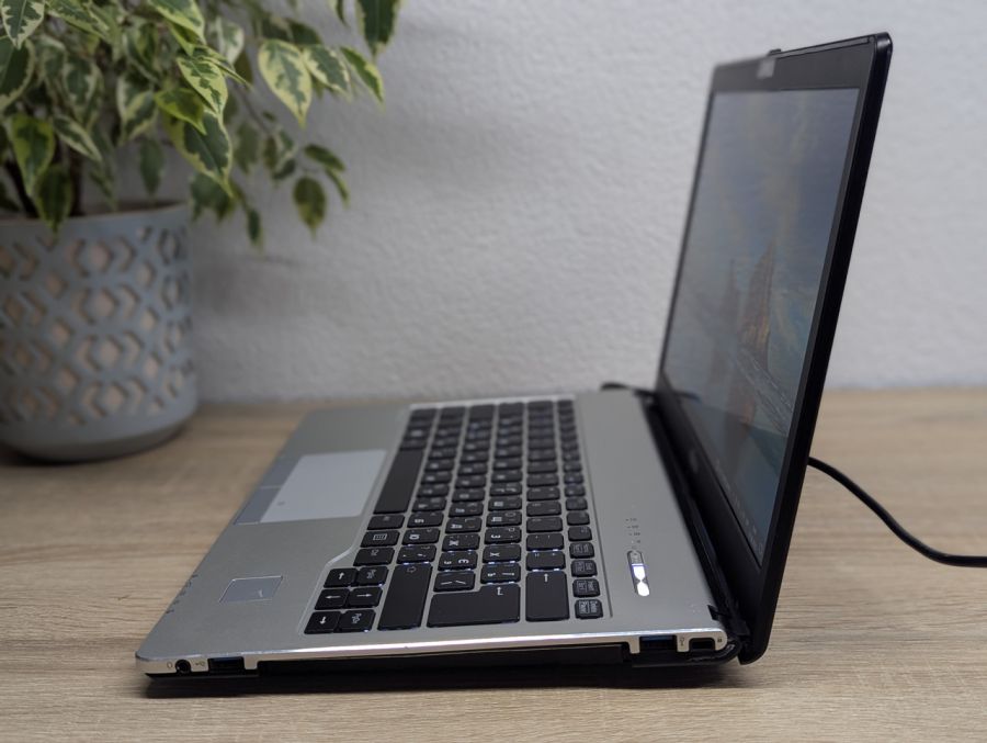 Ноутбук Б/В Fujitsu S935, Intel Core i5-5200U, DDR3 8 GB, SSD 128GB, 13" Full HD