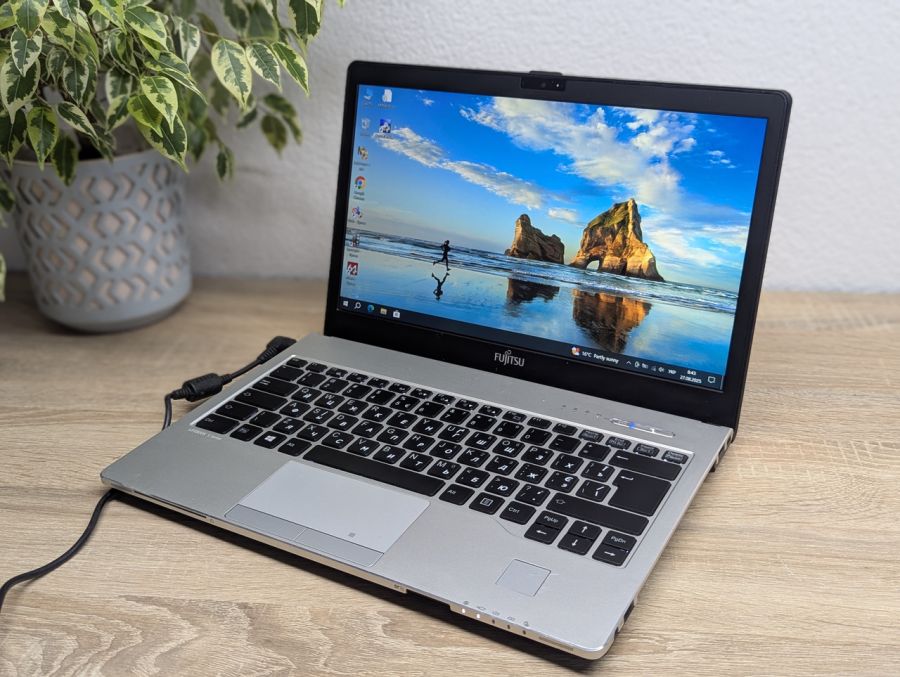 Ноутбук Б/В Fujitsu S935, Intel Core i5-5200U, DDR3 8 GB, SSD 128GB, 13" Full HD