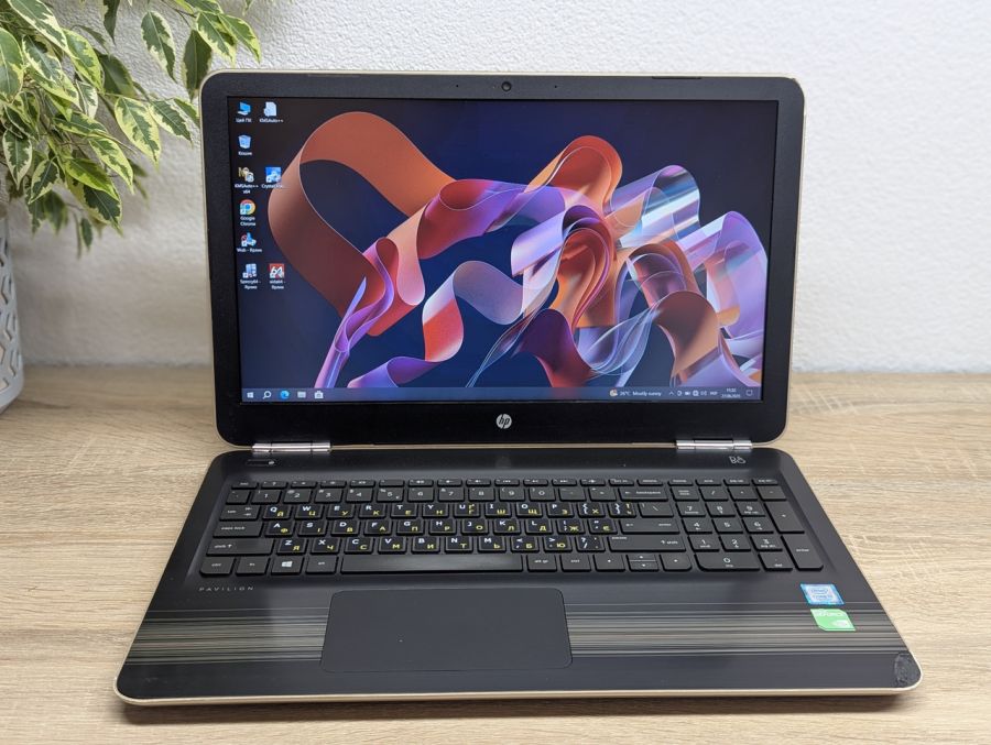 Уцінка! Ноутбук Б/В HP Pavilion 15 Notebook, Intel Core i5-7200U, DDR4 16 GB, SSD 256GB, NVIDIA GeForce 940MX 2Gb, 15.6" Full HD