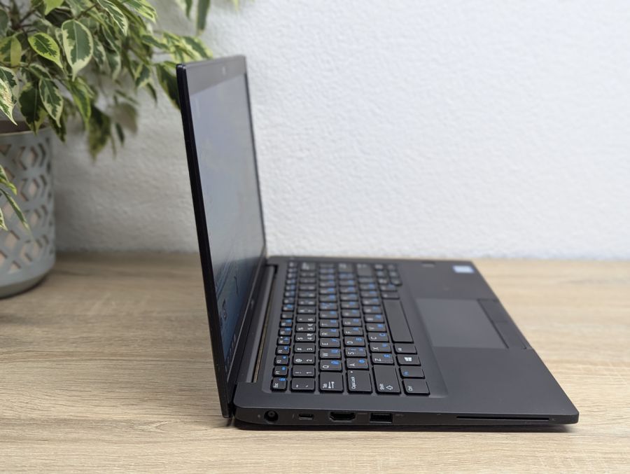 Ноутбук Б/В Dell Latitude 7390, Intel Core i5-8350U, DDR4 16 GB, SSD 256GB, 13" Full HD