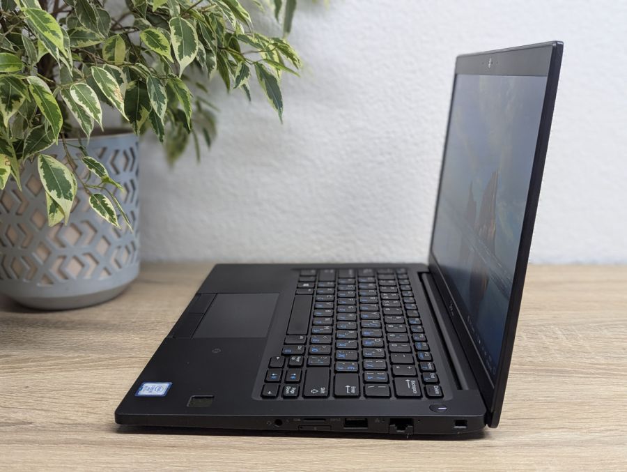 Ноутбук Б/В Dell Latitude 7390, Intel Core i5-8350U, DDR4 16 GB, SSD 256GB, 13" Full HD
