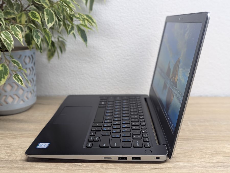 Ноутбук Б/В Dell Vostro 5370, Intel Core i5-8250U, DDR4 16 GB, SSD 256GB, 13" Full HD