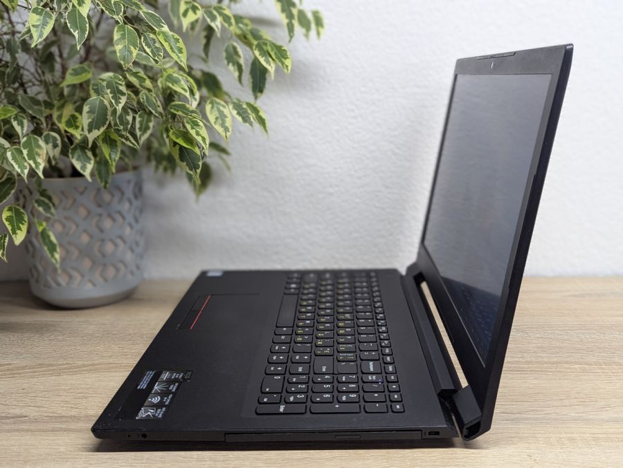 Уцінка! Ноутбук Б/В Lenovo V110, Intel Core i3-6006U, DDR4 8 GB, SSD 128GB, 15.6" HD