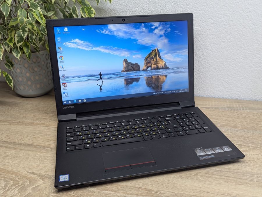 Уцінка! Ноутбук Б/В Lenovo V110, Intel Core i3-6006U, DDR4 8 GB, SSD 128GB, 15.6" HD