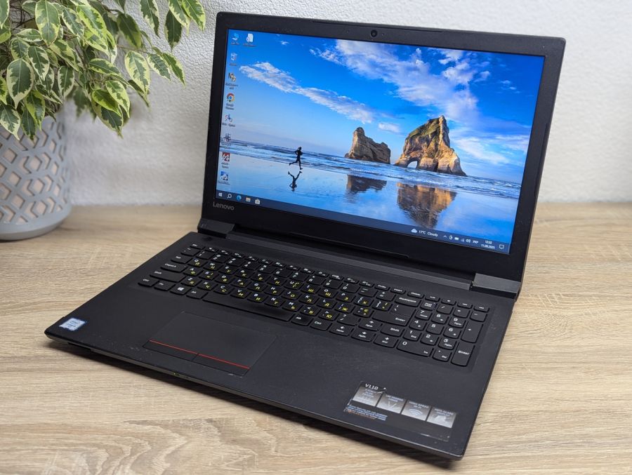 Уцінка! Ноутбук Б/В Lenovo V110, Intel Core i3-6006U, DDR4 8 GB, SSD 128GB, 15.6" HD