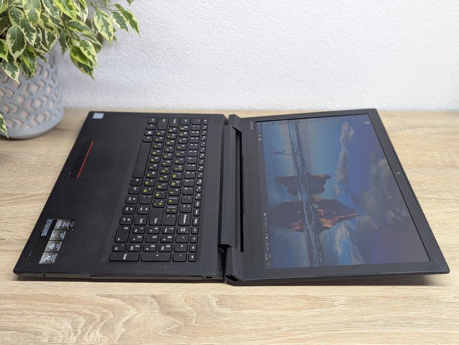 Уцінка! Ноутбук Б/В Lenovo V110, Intel Core i3-6006U, DDR4 8 GB, SSD 128GB, 15.6" HD