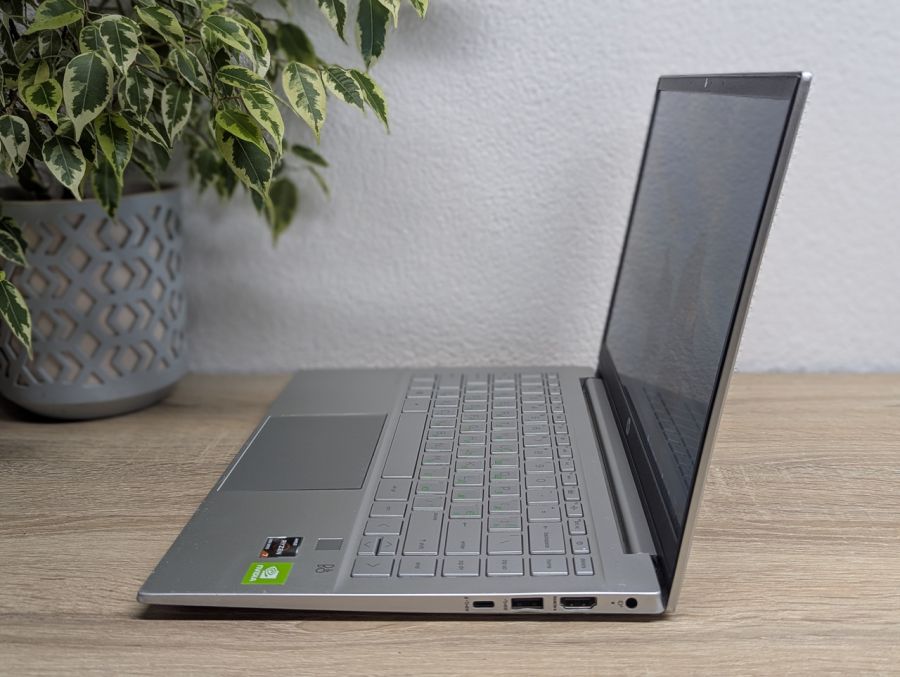 Уцінка! Ноутбук Б/В HP Pavilion Laptop 14, AMD Ryzen 7 5700, DDR4 16 GB, SSD 256GB, GeForce MX450 2 Gb, 14" Full HD
