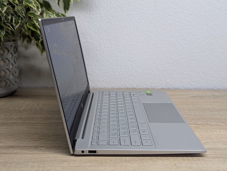 Ноутбук Б/В HP Pavilion Laptop 14, AMD Ryzen 7 5700, DDR4 16GB, SSD 256GB, NVIDIA GeForce MX450 2GB, 14" Full HD