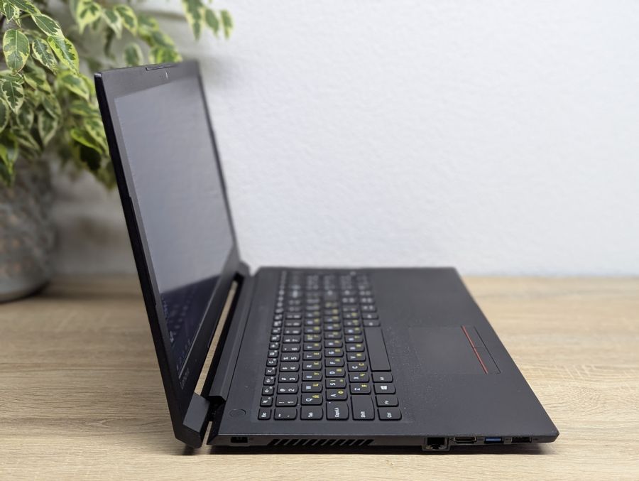 Уцінка! Ноутбук Б/В Lenovo V110, Intel Core i3-6006U, DDR4 8 GB, SSD 128GB, 15.6" Full HD