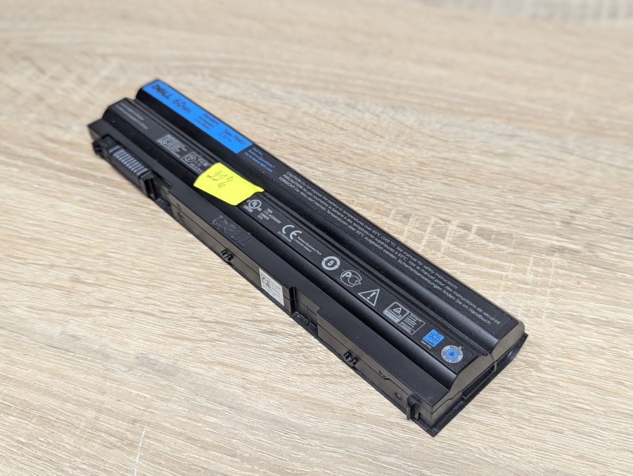 Б/В Оригінальна акумуляторна батарея Dell T54FJ