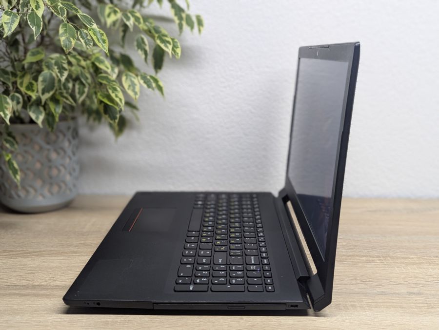 Уцінка! Ноутбук Б/В Lenovo V110, Intel Core i3-6006U, DDR4 8 GB, SSD 128GB, 15.6" Full HD