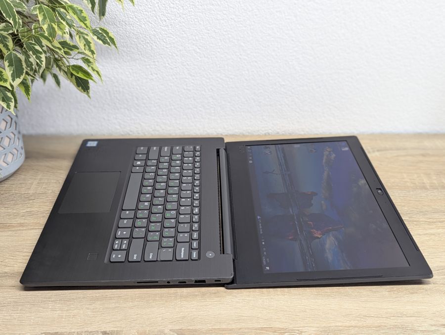 Уцінка! Ноутбук Б/В Lenovo V330-14IKB, Intel Core i5-8250U, DDR4 20 GB, SSD 256GB, 14" Full HD