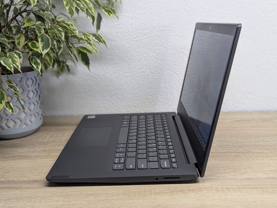 Ноутбук Б/В Lenovo V14-IIL, Intel Core i5-1035G7, DDR4 12 GB, SSD 256GB, 14" Full HD