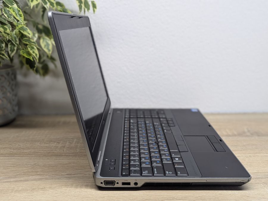 Ноутбук Б/В Dell Latitude E6530, Intel Core i5-3320M, DDR3 8 GB, SSD 128GB, 15.6" HD