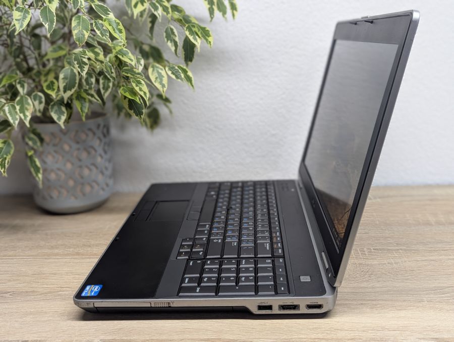 Ноутбук Б/В Dell Latitude E6530, Intel Core i5-3320M, DDR3 8 GB, SSD 128GB, 15.6" HD