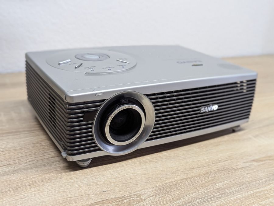 Б/В Проєктор SANYO PLC-SW36