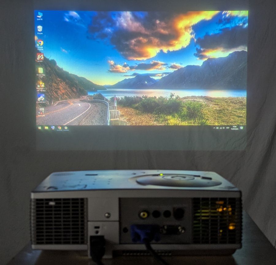 Б/В Проєктор SANYO PLC-SW36