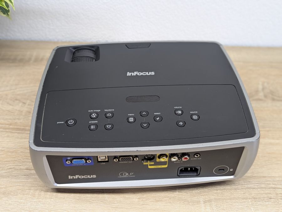 Проєктор InFocus W260